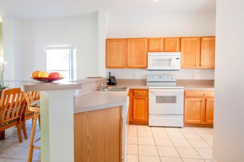 1075 Park Ridge Cir, Kissimmee, FL 34746-6143