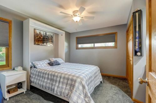 5237 20th St, Milwaukee WI 53233-2548 exterior