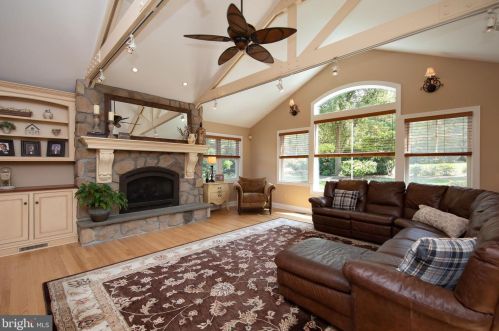 258 Aldrin Dr, Prospectville PA 19002-4101 exterior