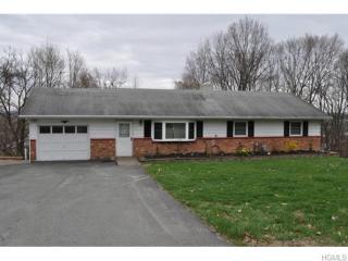 8 Sunrise Dr, Middletown, NY 10940-2702
