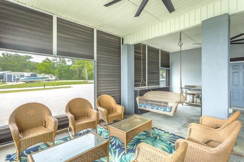 601 Riverview Dr, Carrabelle FL  32322-5054 exterior