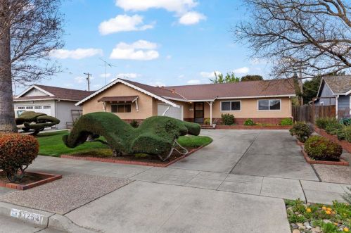 3325 Lindenoaks Dr, San Jose, CA 95117-2524