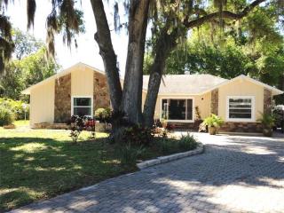 4801 Bunyan St, Sarasota, FL 34232-2352