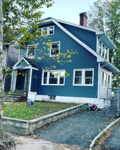 21 Maple Ter, East Orange, NJ 07018-4012