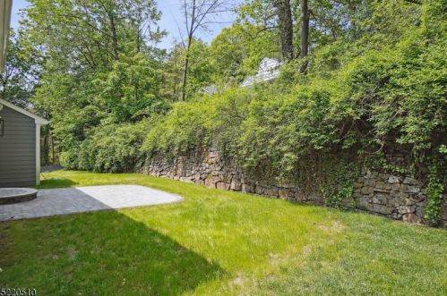 990 Chimney Ridge Dr, Springfield NJ  07081-3702 exterior