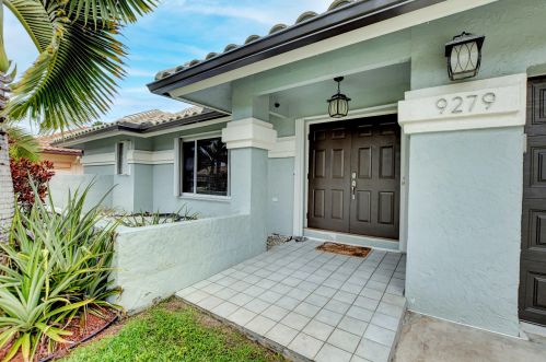 9279 Laurel Green Dr, Boynton Beach, FL 33437-3345