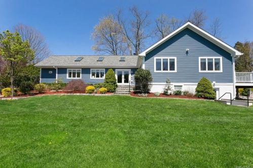 3008 Gomer St, Yorktown Hgts, NY 10598-2724
