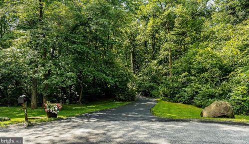 30 Grays Ln, Marsh, PA 19520-9715