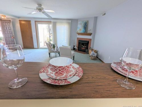 67 Little Oak Ln, Rocky Hill, CT 06067-1840
