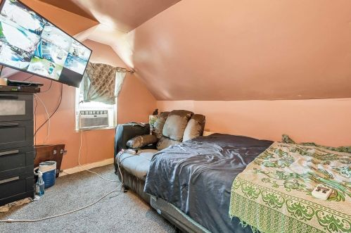 86 Glenmore Ave, Central Islip NY  11722-1913 exterior