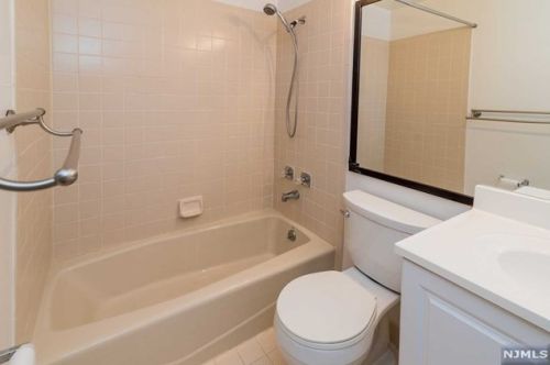 3710 Mark Twain Way, Mahwah NJ  07430-3477 exterior