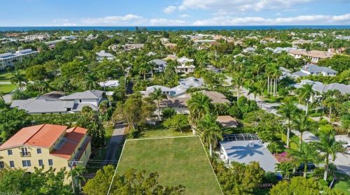 1140 8th St, Naples FL  34120-7427 exterior