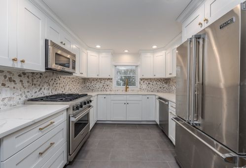 65 Baldwin Ave, Pt Lookout, NY 11569-3016