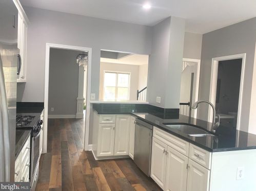 14705 Potomac Branch Dr, Woodbridge VA  22191-4023 exterior