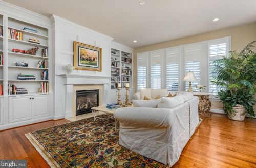 18345 Mid Ocean Pl, Leesburg VA 20176-7451 exterior