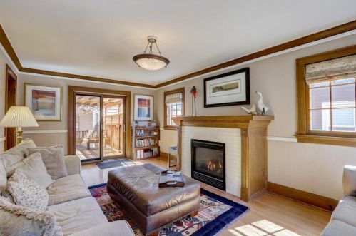 1336 71st St, Milwaukee, WI 53214-3112