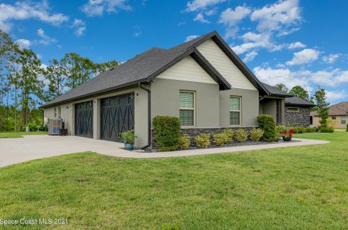 2715 Fawn Lake Blvd, Mims, FL 32754-5460
