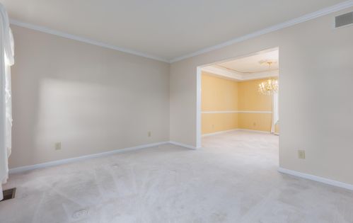 8526 Woodcreek Dr, Florence KY  41042-8237 exterior