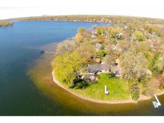 372 Owasso Blvd, Saint Paul, MN 55117-1073