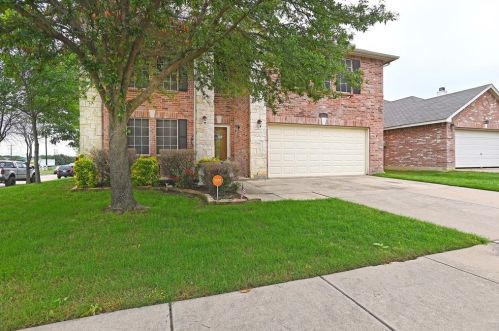 2805 Desert Dr, Denton TX  76210-0496 exterior