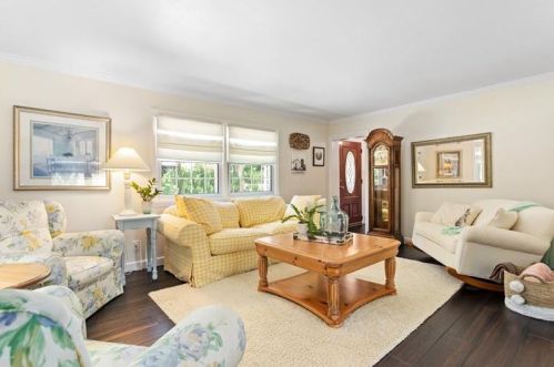 708 Hulton Rd, Oakmont, PA 15139-1423
