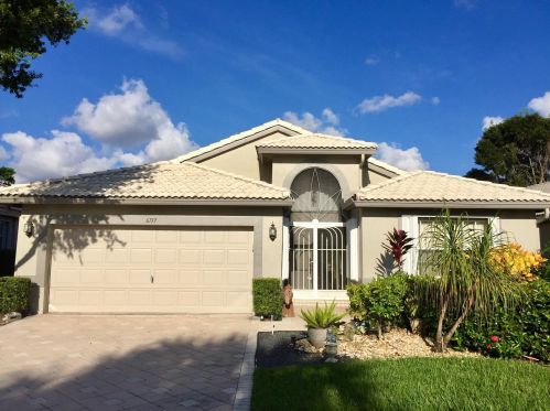 6717 Sun River Rd, Boynton Beach, FL 33437-6031