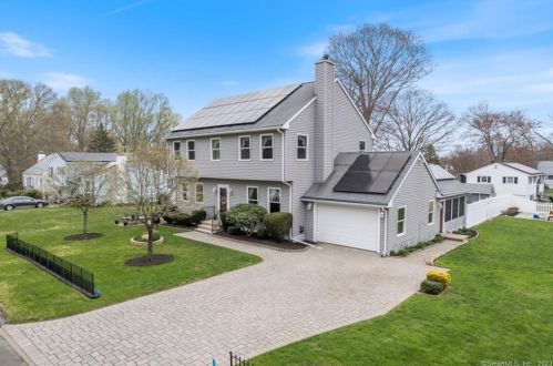 6 Timothy St, Waterford, CT 06385-1618