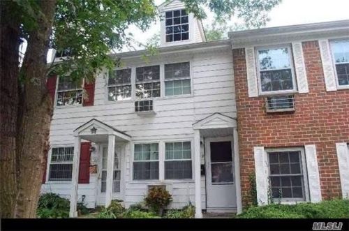 1109 Towne House Vlg, Hauppauge, NY 11749-4815