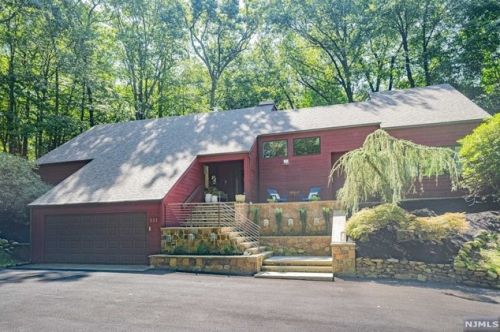 221 Chickasaw Trl, Franklin Lakes, NJ 07417-2103