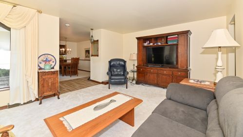 2490 Graylog Ln, Waukesha WI  53151-2924 exterior