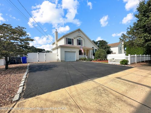 464 Adamston Rd, Bricktown, NJ 08723-8044