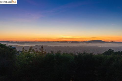 28 Binnacle Hl, Oakland, CA 94618-2352