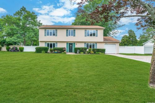 50 Long Meadow Pl, South Setauket, NY 11720-1236