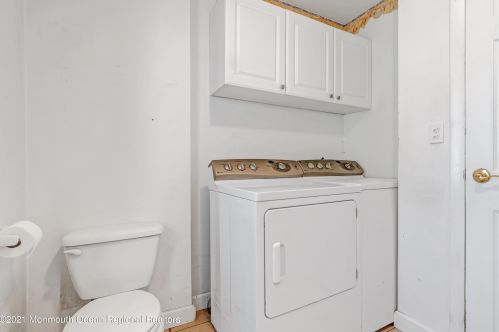 20 Irving Pl, Tinton Falls NJ  07724-1607 exterior