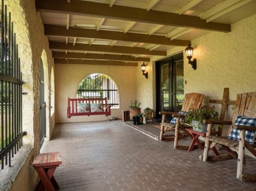 6737 180th Avenue Rd, Ocklawaha FL  32179-7002 exterior