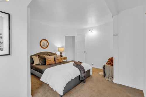 1042 Foothill Blvd, Oakland CA  94606-3016 exterior