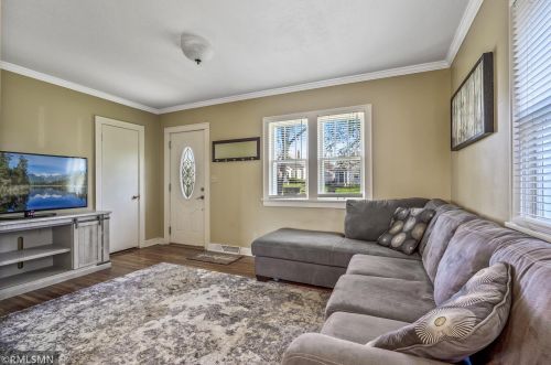 149 Park St, South Saint Paul, MN 55075-3018