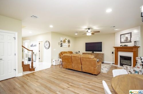 101 Legend Dr, Victoria TX  77904-3854 exterior