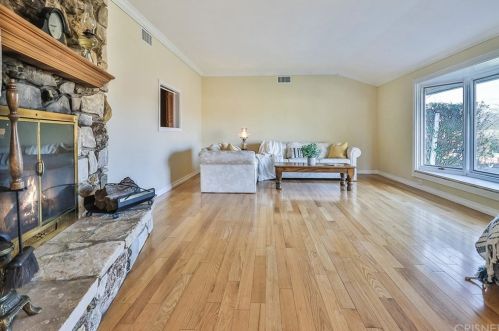 1229 Carmel Dr, Simi Valley CA 93065-4118 exterior