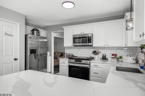 7 Jessica Ln, Dover NJ  07801-4743 exterior