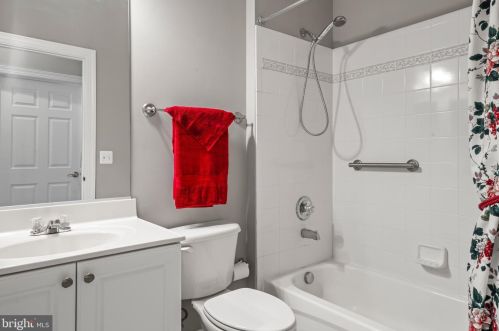 15573 Alderbrook Dr, Haymarket VA  20169-6130 exterior