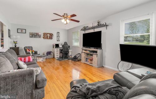 81 Moongale Dr, Carlisle PA  17013-2116 exterior