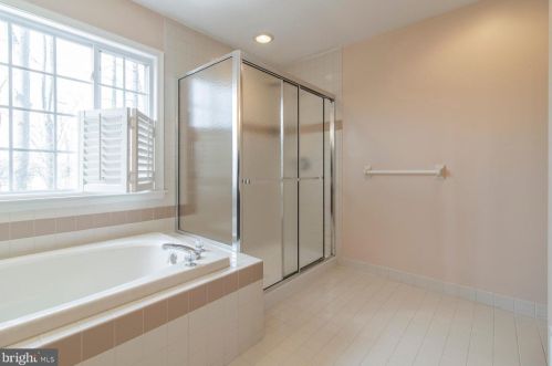 830 Creekview Dr, Blue Bell PA 19422-2729 exterior