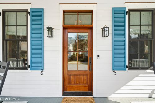 1 Tuscarora Trl, Beaufort, SC 29906-9193