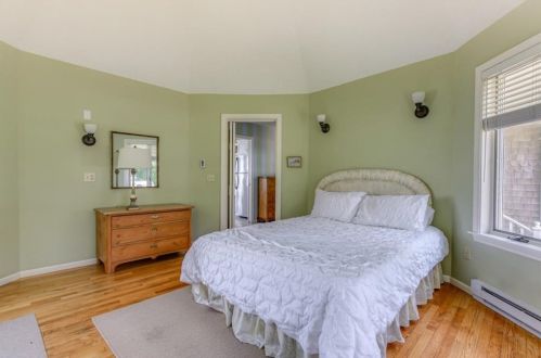 250 Ocean Rd, South Kingstown RI  02882-1346 exterior