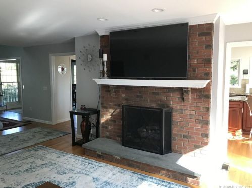 118 Oxbow Ln, Northford CT  06472-1152 exterior