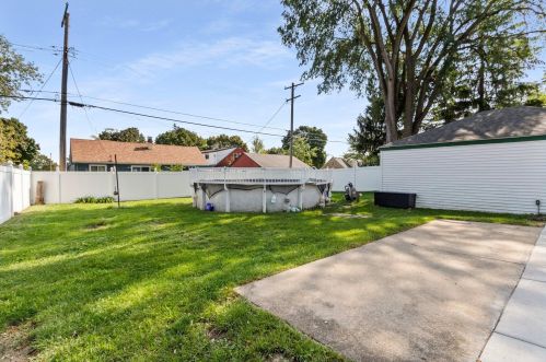 3666 89, Milwaukee WI 53222-3605 exterior