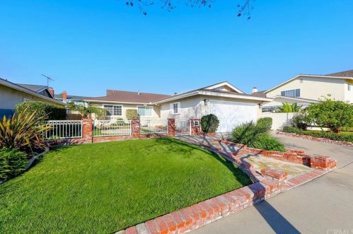 4917 Hazelnut Ave, Seal Beach, CA 90740-3020