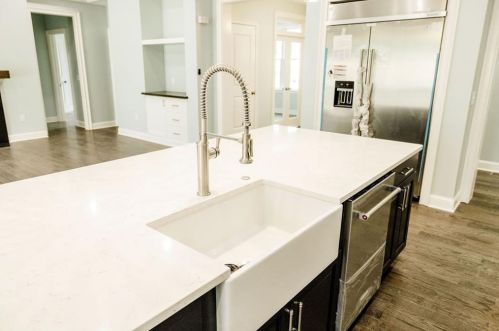 10 Woodward Rd, Lincoln RI  02865-4917 exterior