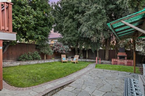 5333 El Camile Ave, Oakland CA  94619-3210 exterior